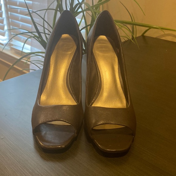 Nine West heels - Picture 1 of 4